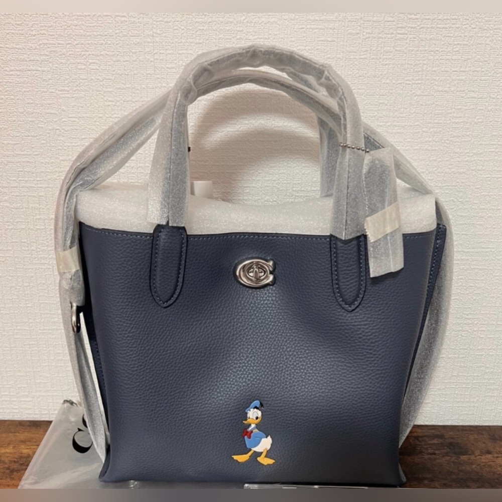 New! SOLDOUT COLLECTOR’S DISNEY x COACH Willow Tote 24 / Donald Duck
